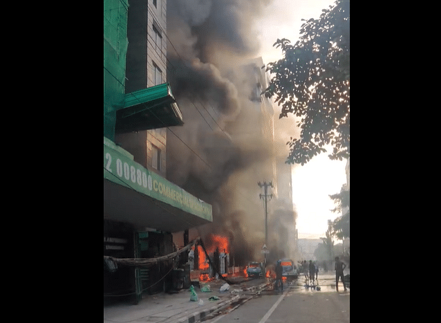 দুর্যোগ ব্যবস্থা অধিদপ্তর ভবনে হামলা ও আগুন দেওয়া হয়েছে। মহাখালী, ঢাকা, ১৮ জুলাই